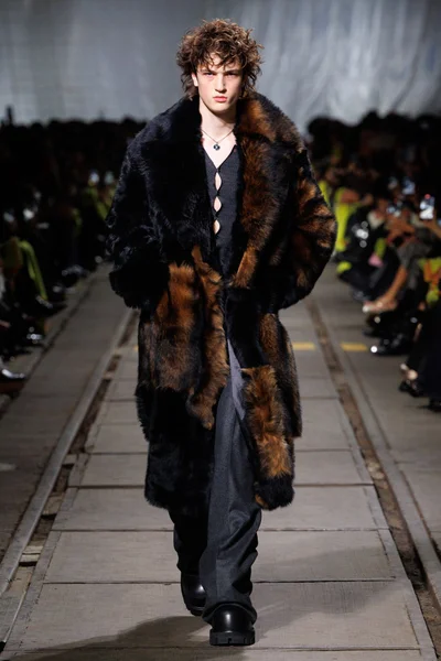 Look 15